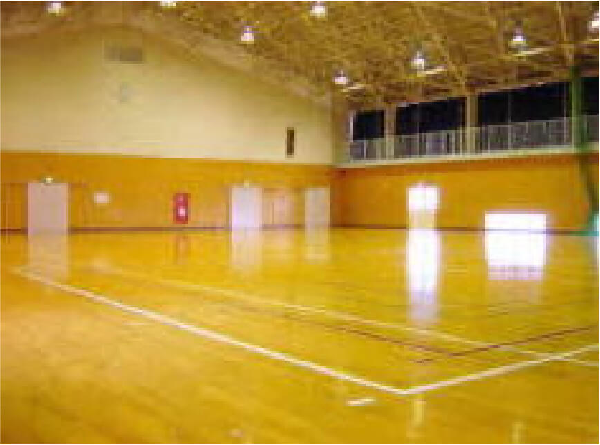甲西市民体育センターの体育館内部